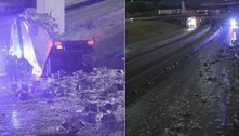 Caminhão colide contra ponte e despeja 250.000 ovos sobre estrada