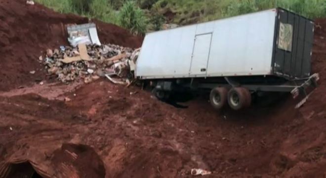 Motorista de 38 anos morreu depois de cair em cratera de rodovia em obras
