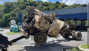 PR: destroços de caminhão são removidos de ‘zona quente’ da BR-376 (Marc Sousa/RICtv)