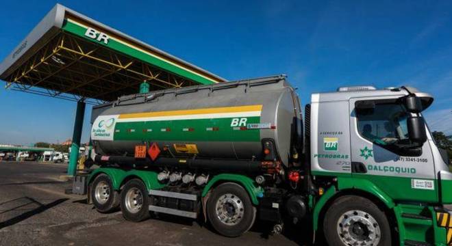 Petrobras reduzirá preço do diesel em 10% a partir de segunda, diz Abicom
