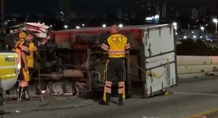 Acidente ocorreu no viaduto Alberto Badra