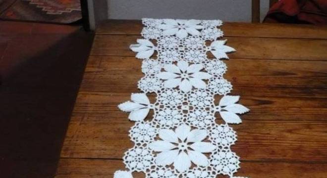 caminho de mesa de croche grande com flores