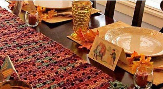 Caminho de mesa de crochê outono