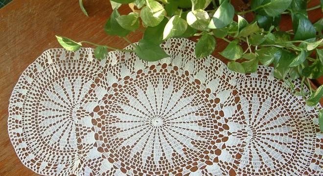 caminho de mesa de croche pequeno