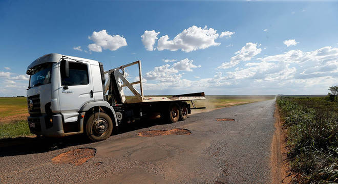 Brasil vai continuar dependente de caminhões por no mínimo mais 20 anos