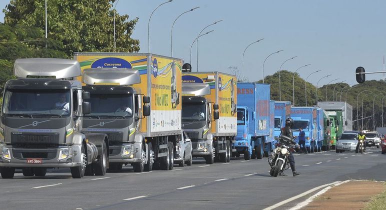 Em estado de greve, caminhoneiros afirmam que paralisação ocorrerá principalmente em Santos