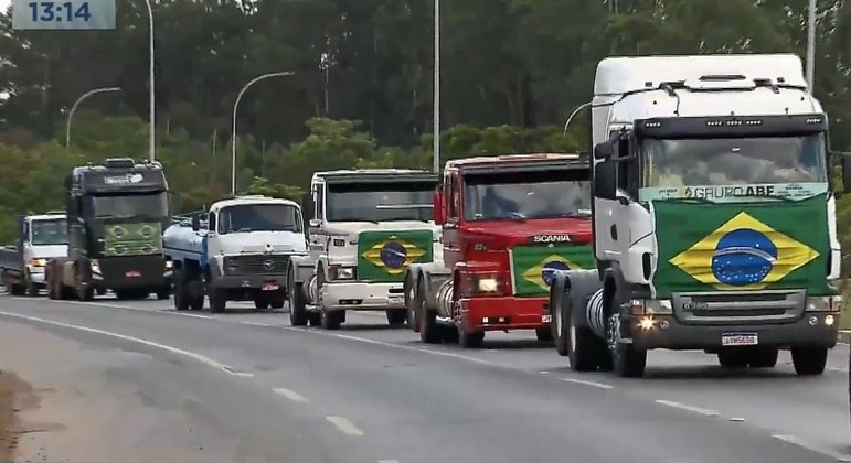 Caminhões chegam a Brasília para protestos contra o resultado das urnas