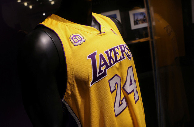 A camisa está assinada pelo ex-jogador e foi usada na temporada de 2007-2008 ,em 25 dos 82 jogos do ano