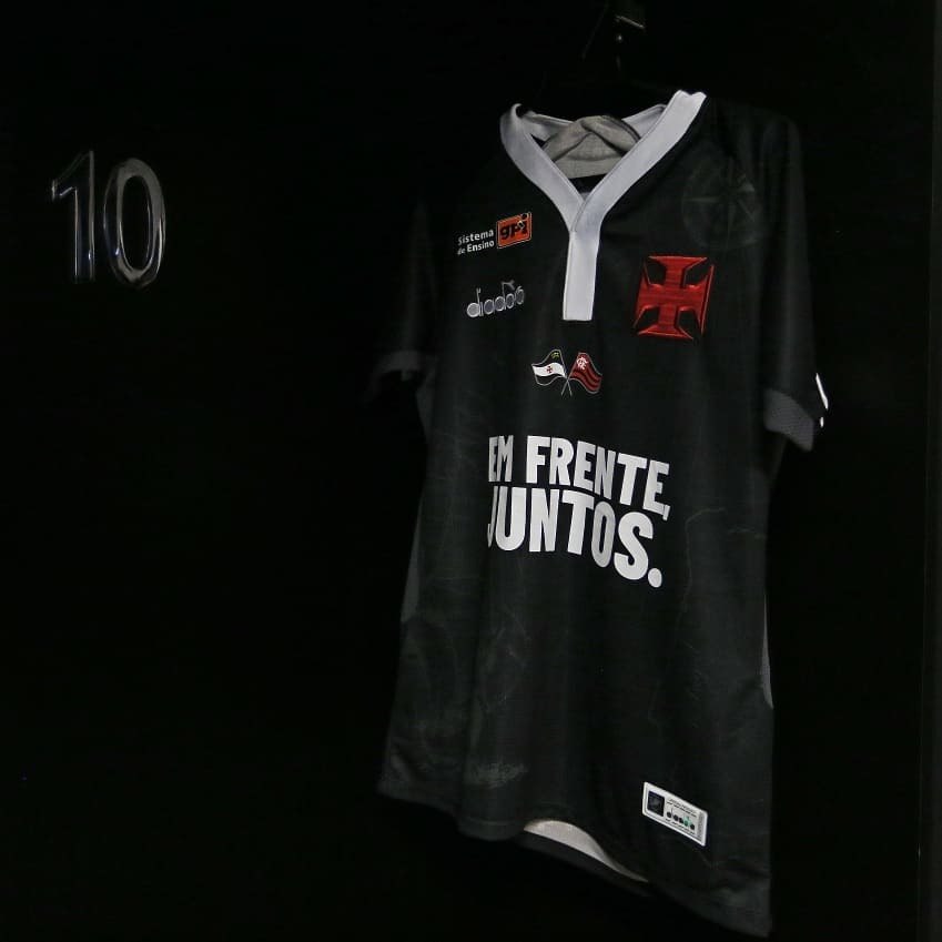 Homenagem do Vasco ao Flamengo na camisa gera atritos no clube Esportes R7 Lance