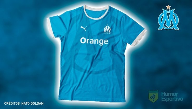 Camisas de times de futebol inspiradas nos escudos dos clubes: Olympique de Marseille.
