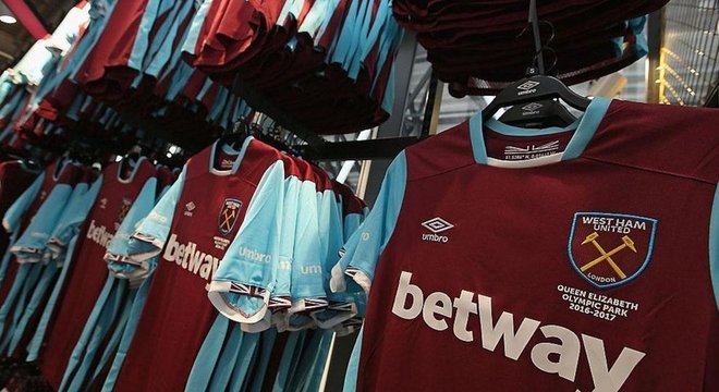 West Ham lançou uniforme comemorativo com inauguração oficial do London Stadium, em 2016