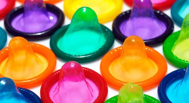  Para que a pessoa tenha uma vida sexual saudável, é fundamental o uso de preservativo em caso de diferentes parceiros