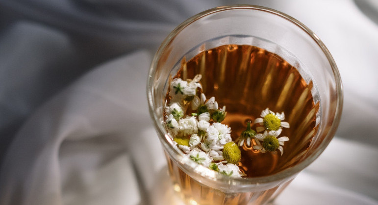 A camomila tem sabor delicado e ajuda a acalmar