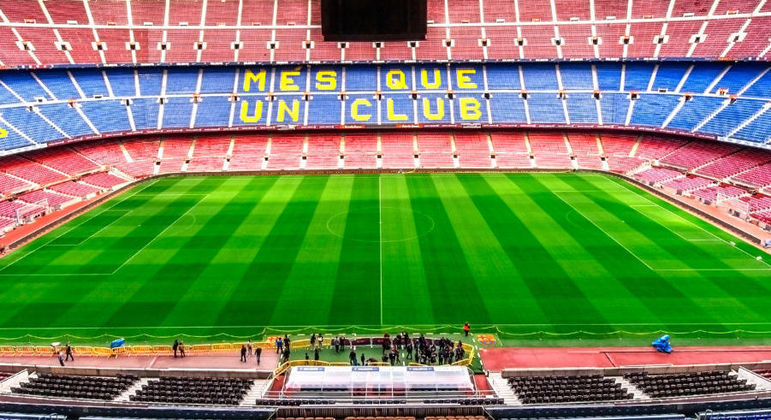 Camp Nou. Capacidade para 100 mil pessoas. Será um problema lotá-lo em 2021, sem Messi