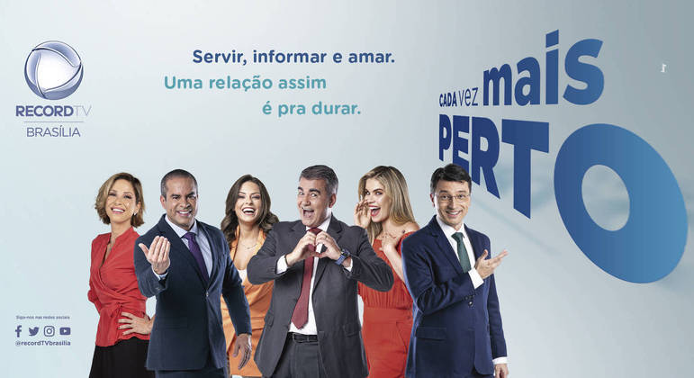 Apresentadores da Record TV Brasília na campanha "Cada vez mais perto"