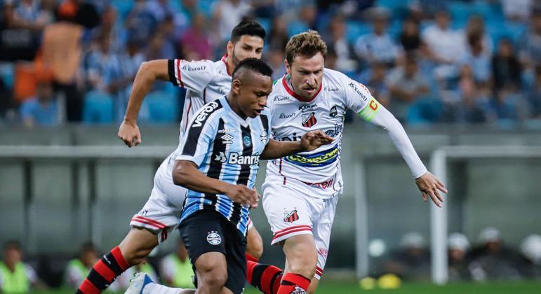 Campaz e Rafael Pereira durante Grêmio x Ituano