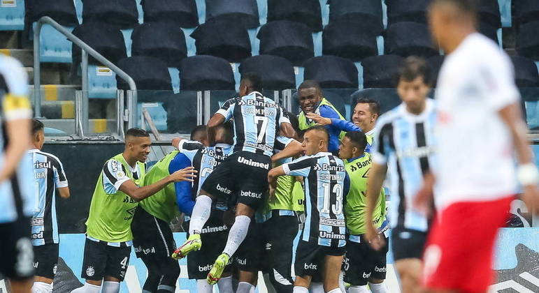 Jogadores do Grêmio comemoraram muito os gols da vitória