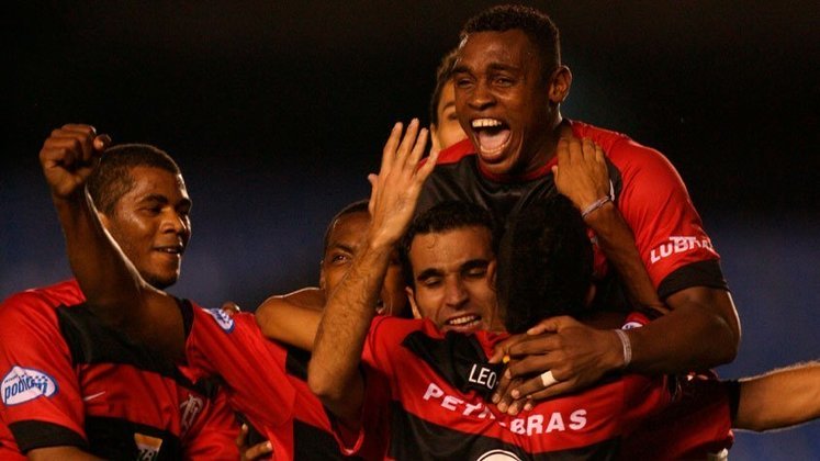 Campeonato Brasileiro 2006 – Com 14 pontos (4V/2E/5D), o Flamengo era o 12º colocado após 11 rodadas. Terminou a Série A na 11ª posição, com 52 pontos