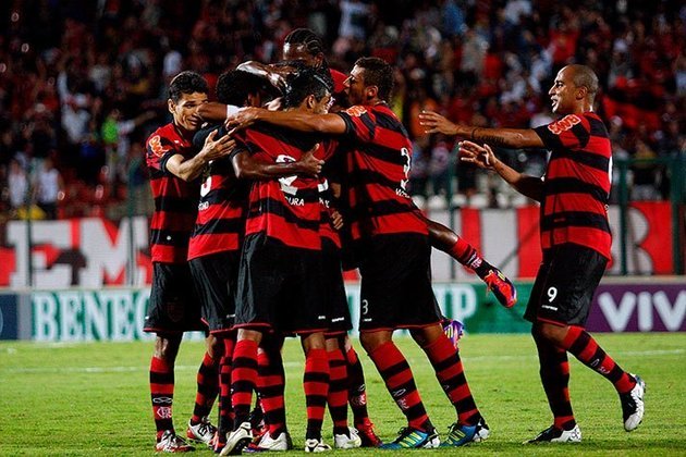 Campeonato Brasileiro 2011 – Com 21 pontos (5V/6E/0D), o Flamengo era o terceiro colocado após 11 rodadas. Terminou a Série A na quarta posição, com 61 pontos