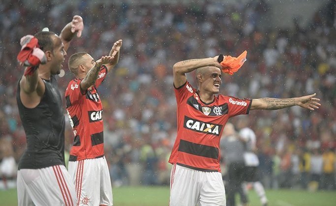 Campeonato Brasileiro 2014 – Com sete pontos (1V/4E/6D), o Flamengo era o 20º colocado após 11 rodadas. Terminou a Série A na décima posição, com 52 pontos