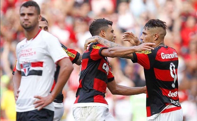 Campeonato Brasileiro 2015 – Com dez pontos (3V/1E/7D), o Flamengo era o 15º colocado após 11 rodadas. Terminou a Série A na 13ª  posição, com 49 pontos