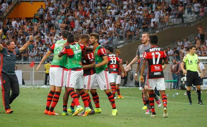 Campeonato Brasileiro 2016 – Com 17 pontos (5V/2E/4D), o Flamengo era o sexto colocado após 11 rodadas. Terminou a Série A na terceira posição, com 71 pontos