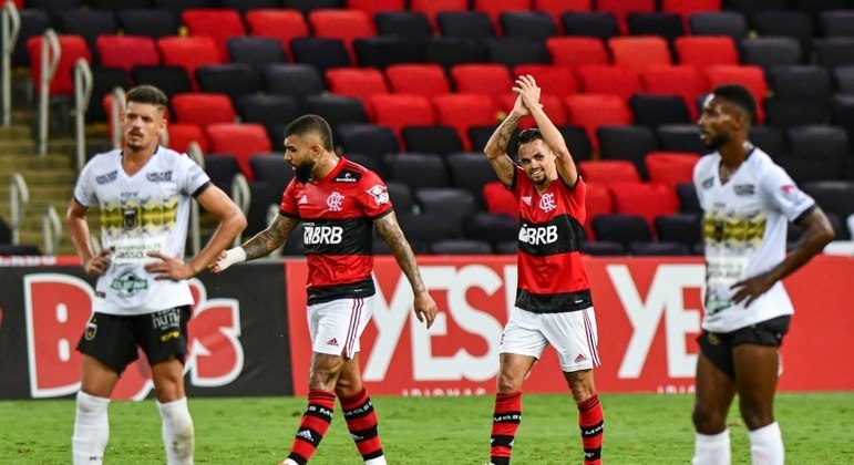 Michael marcou o primeiro gol do Flamengo contra o Volta Redonda