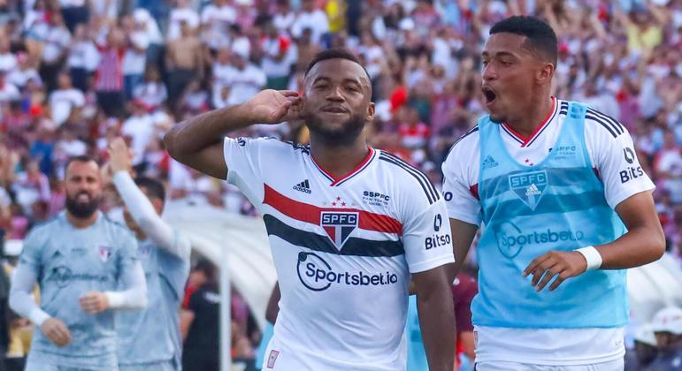 Luan foi o autor do primeiro gol do S&atilde;o Paulo no jogo contra o Botafogo-SP, que terminou em 3 a 1 para o Tricolor
