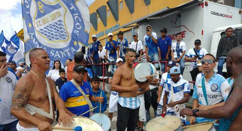 Os 'Aquáticos' cantam e vibram com a presença do clube na final do campeonato estadual mais competitivo do Brasil