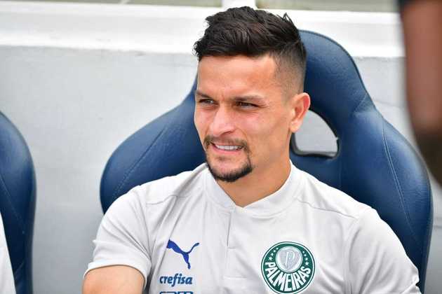 O recém-contratado do Palmeiras, Artur Victr Guimarães, está no banco do time de Abel Ferreira