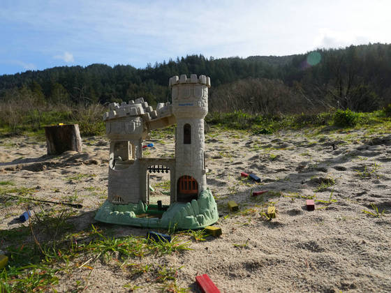 Mas o número parece estar crescendo lentamente. Em 2023, o antigo campo de golfe Cedar View, na costa leste do Lago Cayuga, no norte do estado de Nova York, foi comprado pela ONG Finger Lakes Land Trust. Outra organização sem fins lucrativos, a West Lake Art Conservation Center, planeja transformar cerca de 230 acres do Lakeview Golf Country Club em Owasco em uma reserva natural