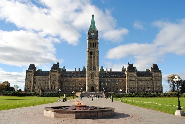 Canadá- 38 milhões de habitantes/ Capital: Otawa / Imposto sobre consumo: 12,4%