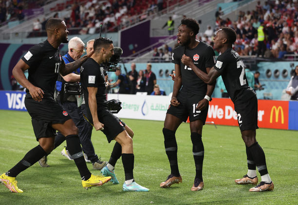 Canadá marca o primeiro gol em CopasOs canadenses não participavam da competição desde 1986. Em 2022, conseguiram marcar o primeiro gol da seleção em Copas do Mundo. Alphonso Davies balançou as redes aos 2 minutos do primeiro tempo contra a Croácia, na fase de grupos