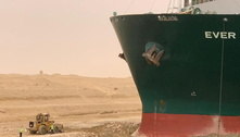 Navegação no Canal de Suez é 'suspensa temporariamente' 