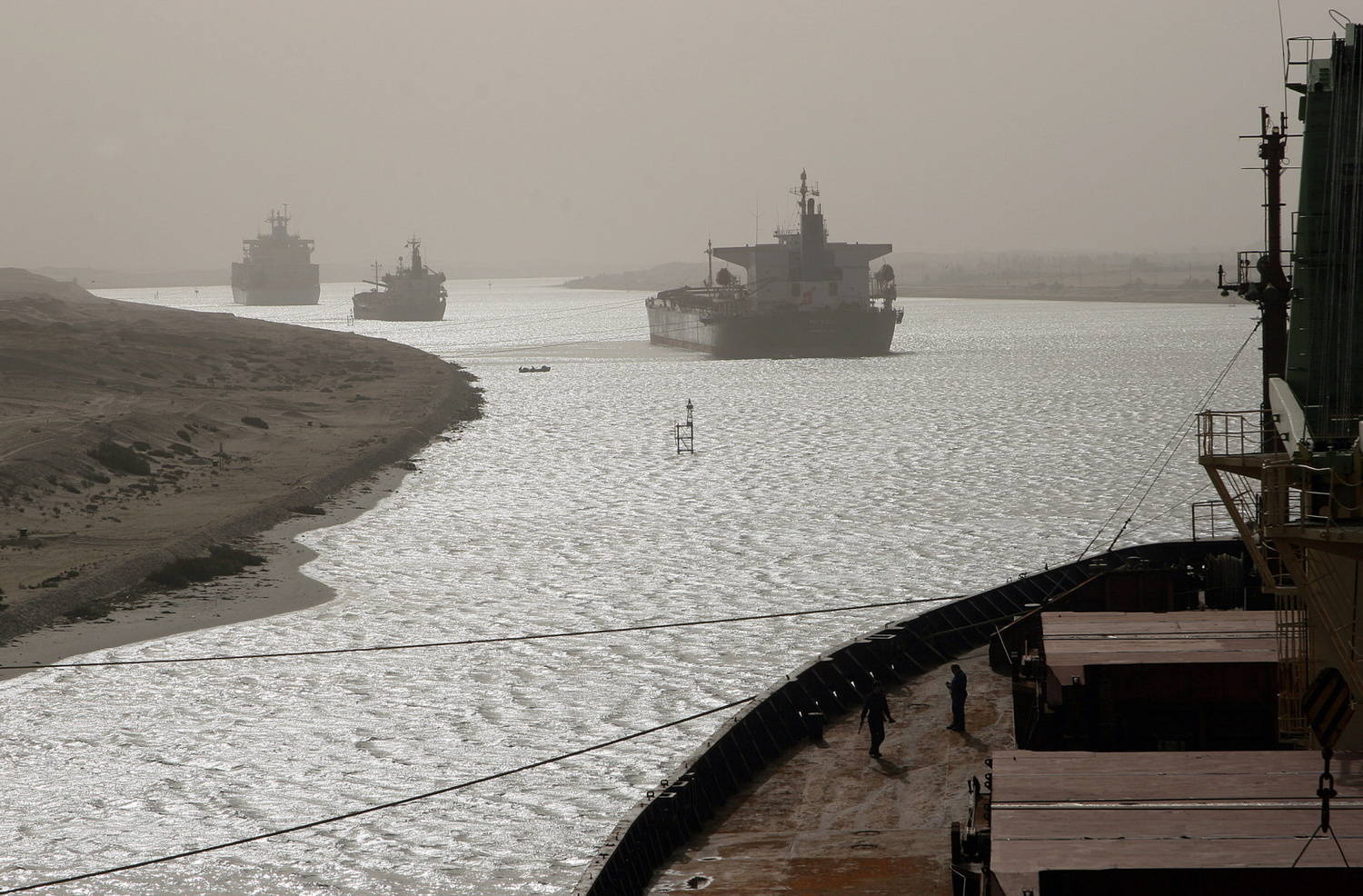 Navio gigante encalhado no Canal de Suez vira jogo online - Olhar Digital