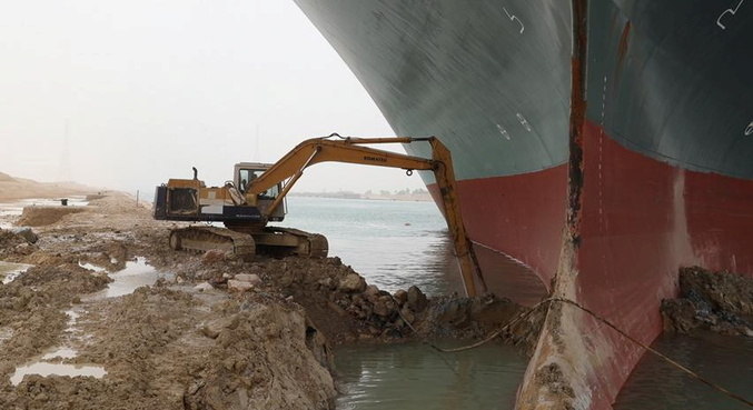 Usuário no Twitter brinca com escavações no Canal de Suez
