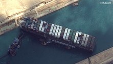 Fracassa a primeira tentativa de desencalhar navio no Canal de Suez 
