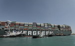 Novos esforços estão sendo feitos para desencalhar o enorme navio cargueiro que está bloqueando o Canal de Suez, no Egito