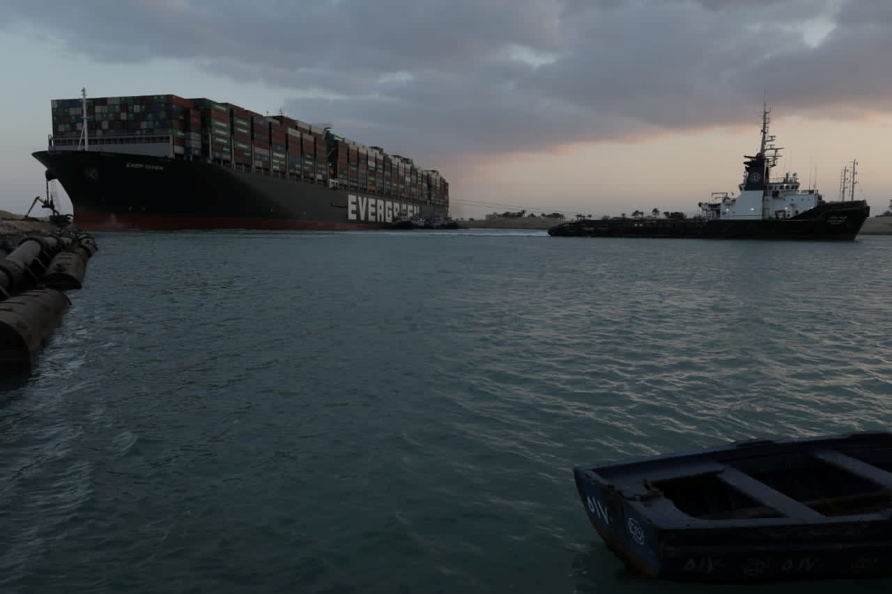 Navio gigante encalhado no Canal de Suez vira jogo online - Olhar Digital
