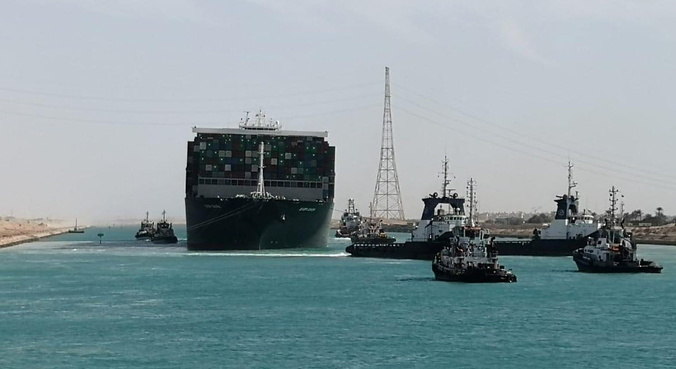 Cargueiro foi liberado no Canal de Suez depois de uma semana encalhado
