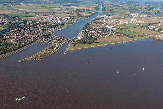 Canal Kiel - Fica na Alemanha e liga o Mar do Norte ao Mar Báltico. Com ele, a viagem fica 460 km mais curta, pois não é necessário passar pela Península de Jutland. Tem 98 km de comprimento, 50m de largura e 11m de profundidade. 