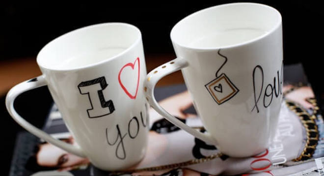 Canecas do amor para o dia dos namorados