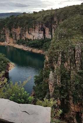 Cânion de Furnas: É um conjunto de cânions localizado no município de Capitólio, em Minas Gerais, Brasil. Ele é formado pelo Lago de Furnas, criado pela construção da hidrelétrica de Furnas.