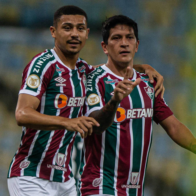 André comemora gol do Fluminense com Cano
