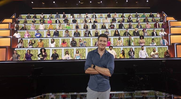 Rodrigo Faro e os jurados do "Canta Comigo"