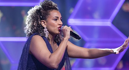 Participante Allira canta na final do 'Canta Comigo 4'