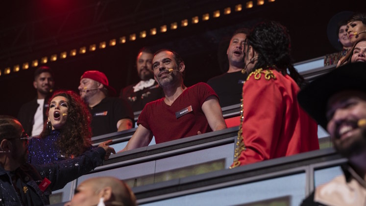 Que atire a primeira pedra quem nunca ficou bravo quando o jurado Robson Moura não levantou com alguns participantes. O compositor, maestro, cantor e produtor está no topo da lista dos especialistas mais criteriosos do Canta Comigo 5 e já deixou alguns colegas indignados com suas opiniões