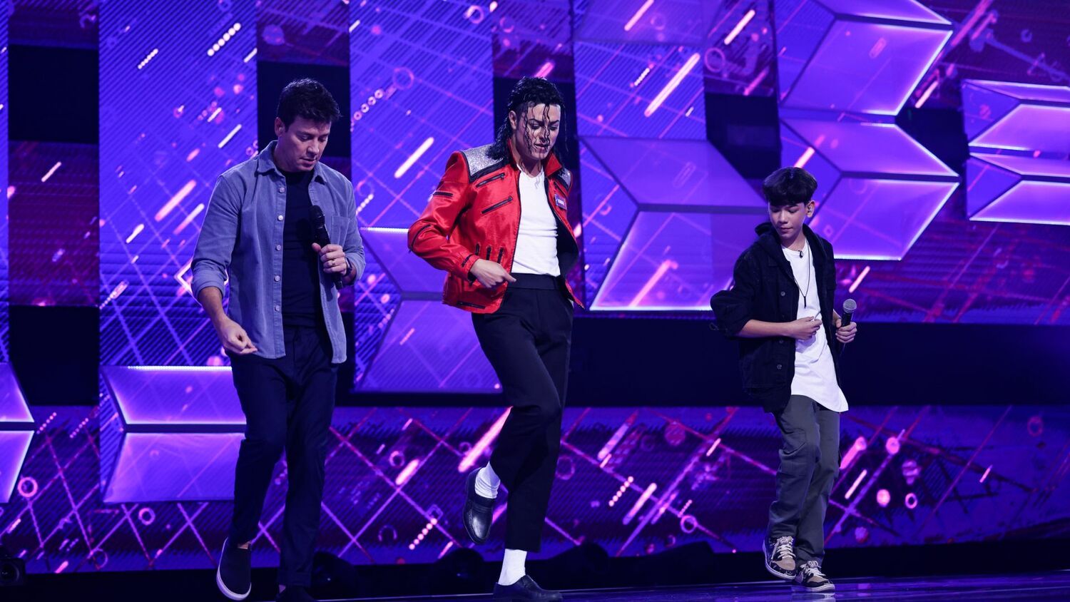 Olha a dancinha, reage finalista do Canta Comigo Teen ao assistir vídeo de  Michael Jackson - Canta Comigo Teen 4 - R7 Novidades