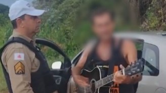 Motorista embriagado canta para PM durante abordagem, mas acaba preso (Reprodução/Record Minas)