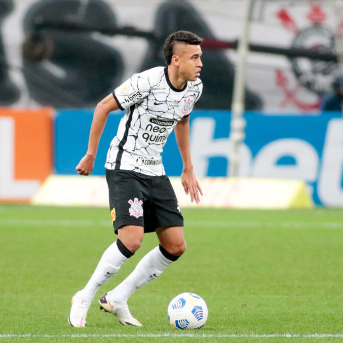 Volante colombiano Cantillo em jogo pelo Timão
